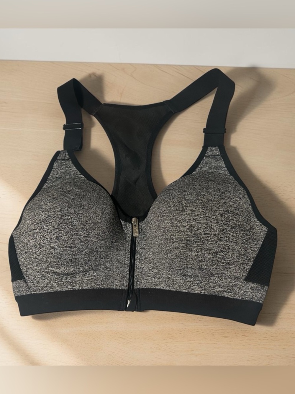 Victoria’s Secret VSX Sport Incredible Sports Bra Gray Zip Front Women’s 34B